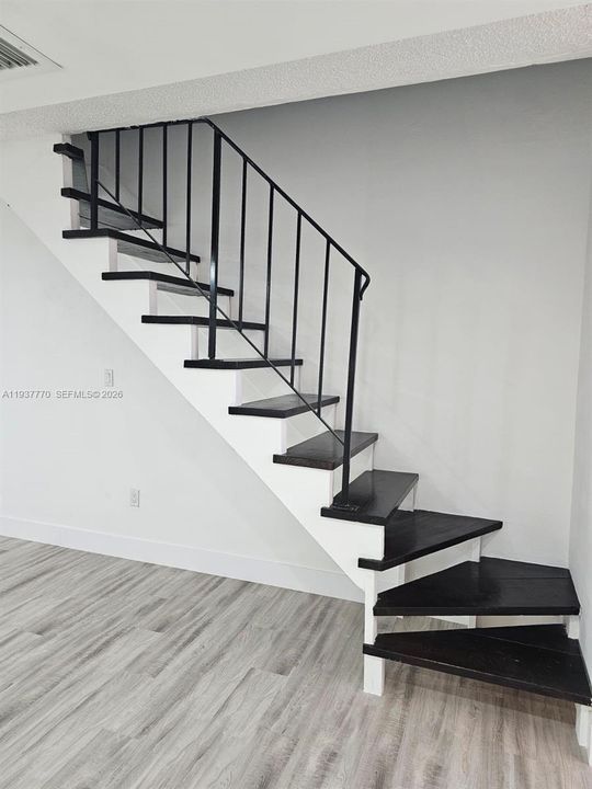 出租: $2,950 (2 贝兹, 1 浴室, 980 平方英尺)