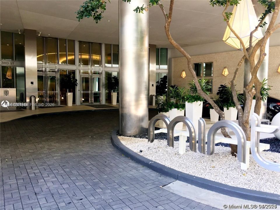 For Rent: $4,500 (2 beds, 2 baths, 1110 Square Feet)