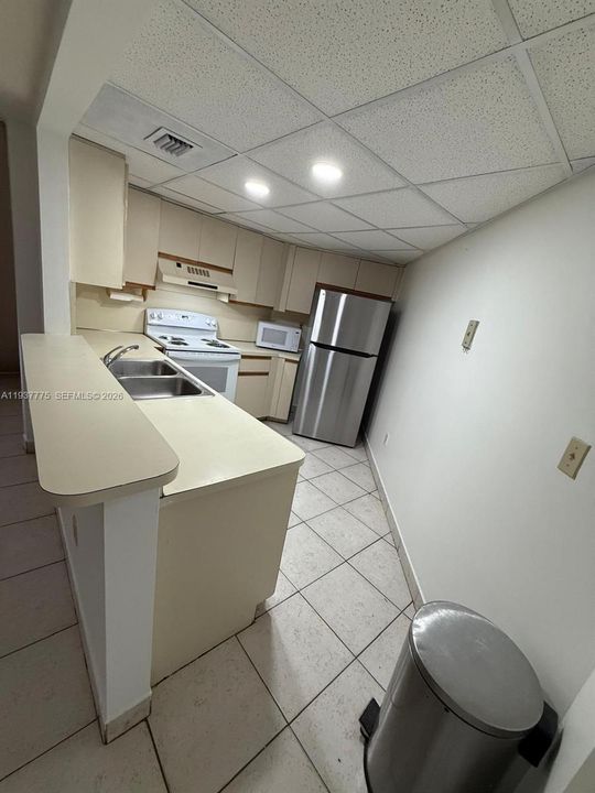 For Rent: $1,950 (2 beds, 2 baths, 1000 Square Feet)