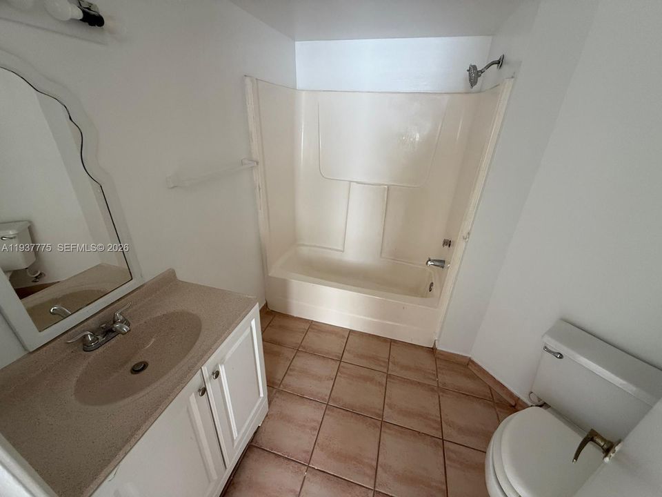 For Rent: $1,950 (2 beds, 2 baths, 1000 Square Feet)