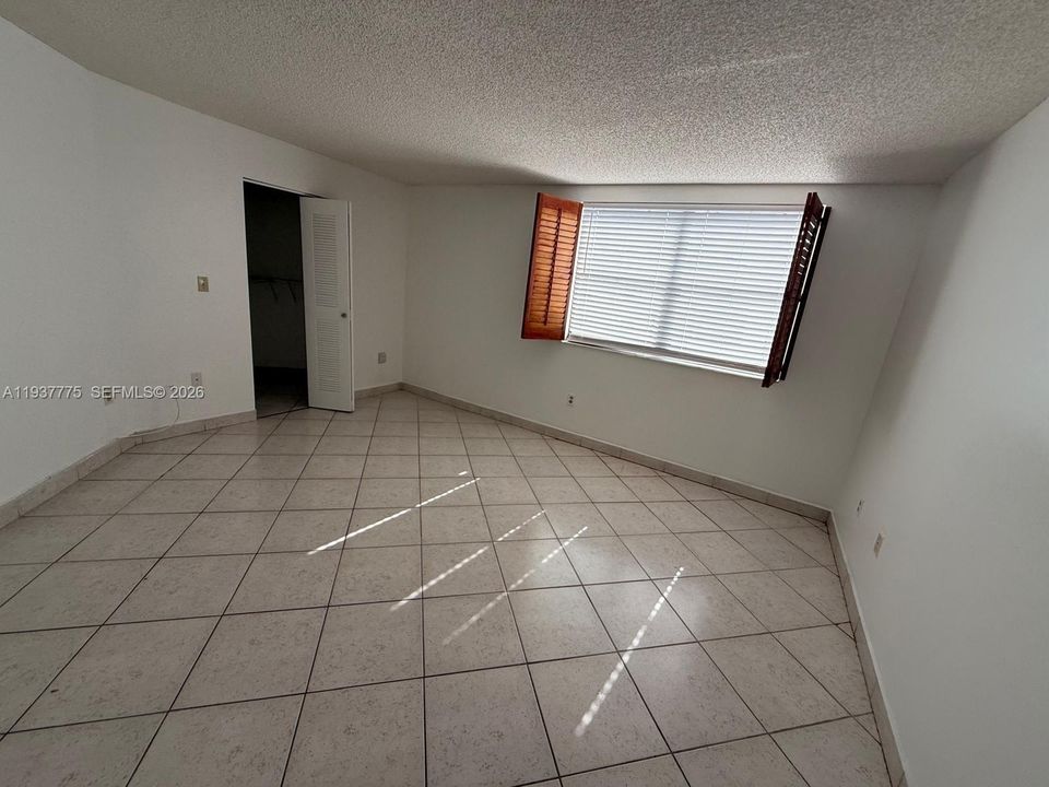 For Rent: $1,950 (2 beds, 2 baths, 1000 Square Feet)