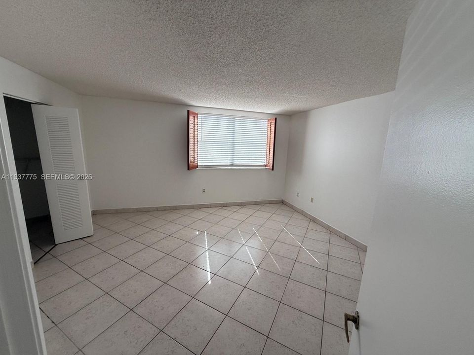 For Rent: $1,950 (2 beds, 2 baths, 1000 Square Feet)