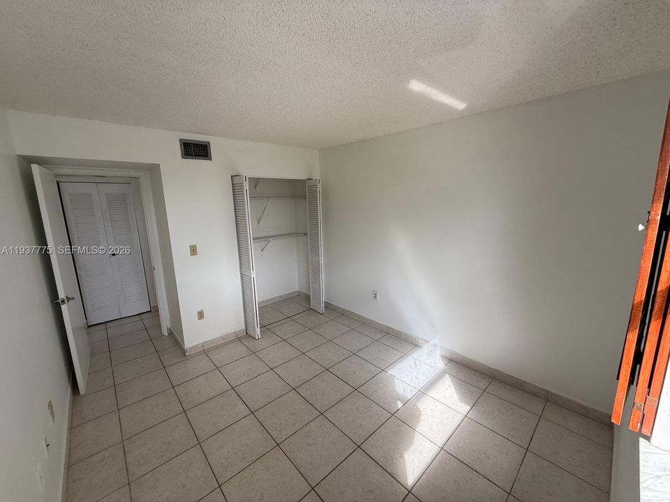 For Rent: $1,950 (2 beds, 2 baths, 1000 Square Feet)