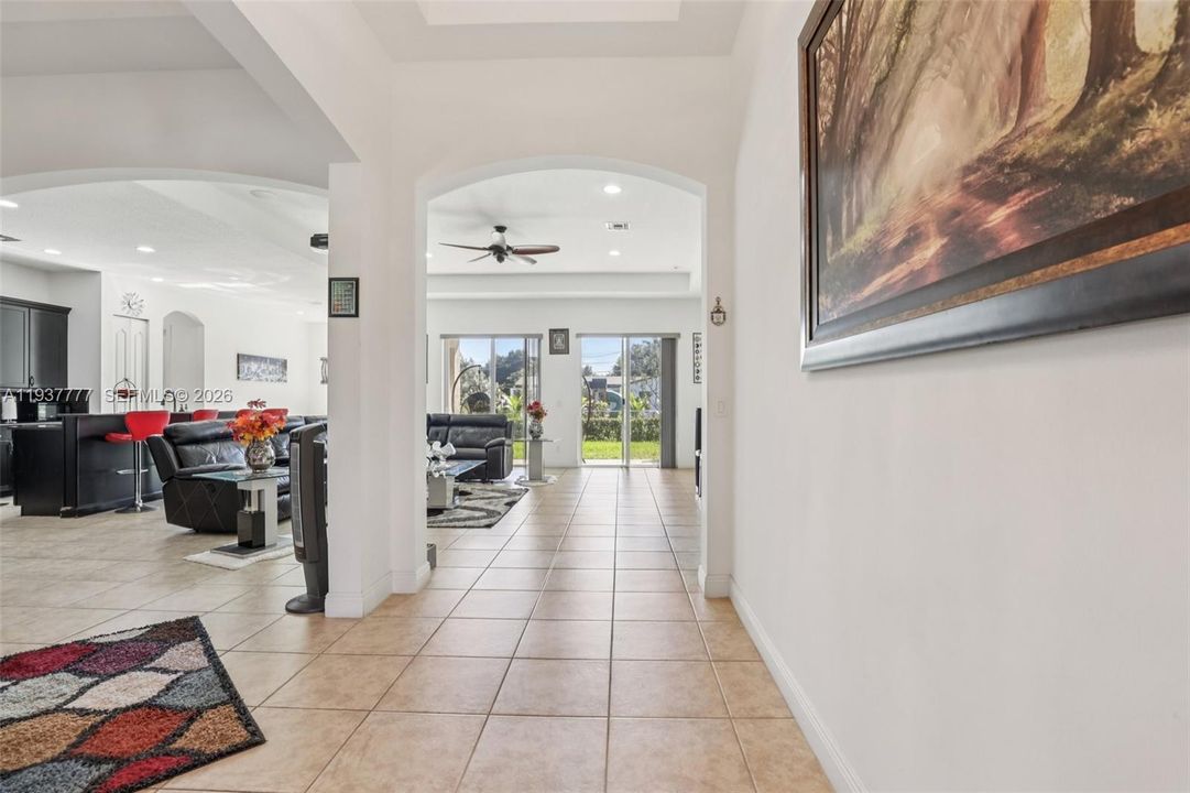 待售: $1,250,000 (4 贝兹, 3 浴室, 2723 平方英尺)