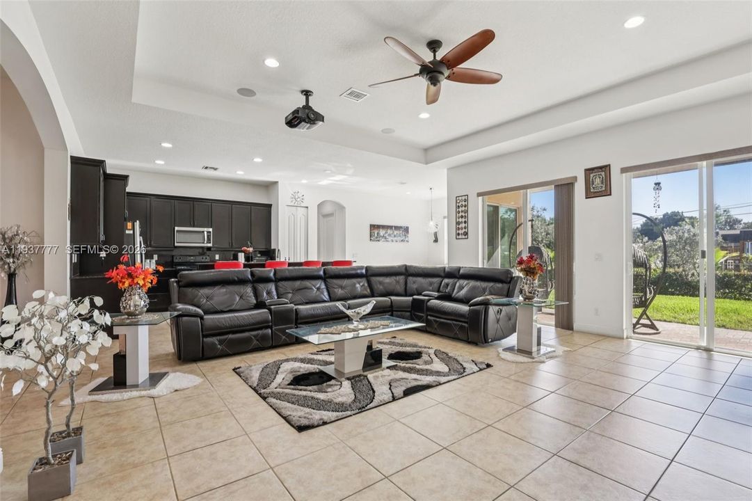 待售: $1,250,000 (4 贝兹, 3 浴室, 2723 平方英尺)