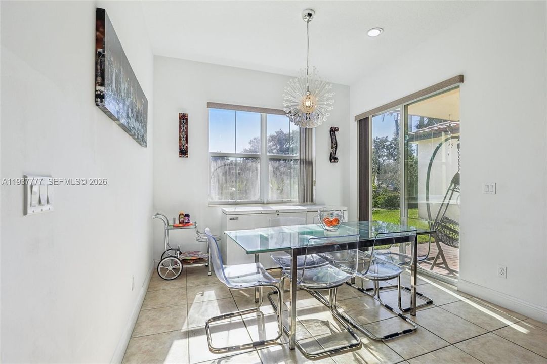 待售: $1,250,000 (4 贝兹, 3 浴室, 2723 平方英尺)