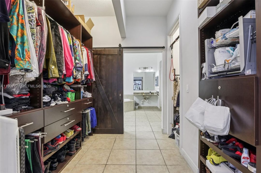 待售: $1,250,000 (4 贝兹, 3 浴室, 2723 平方英尺)