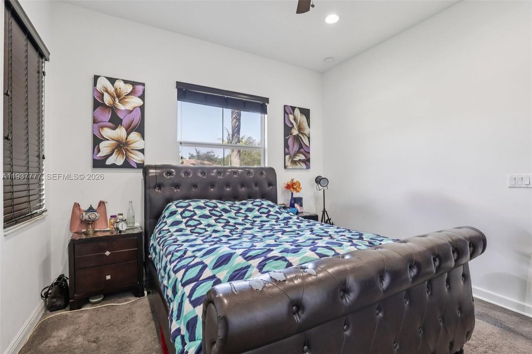 待售: $1,250,000 (4 贝兹, 3 浴室, 2723 平方英尺)