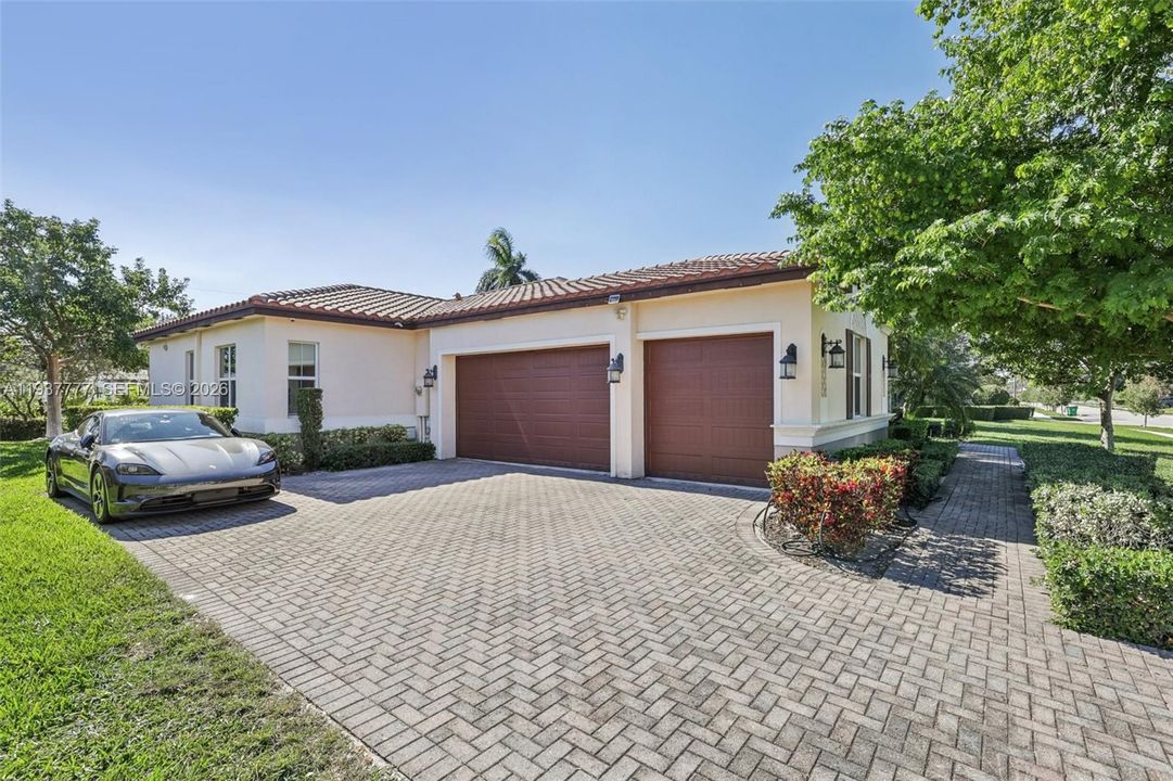 待售: $1,250,000 (4 贝兹, 3 浴室, 2723 平方英尺)