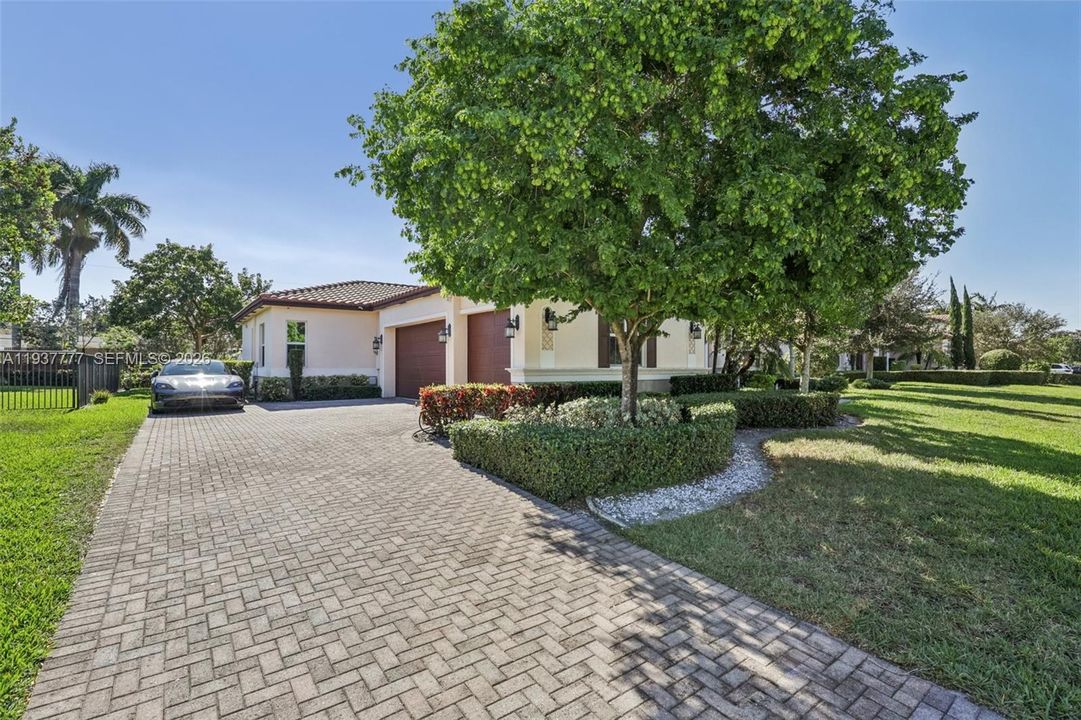 待售: $1,250,000 (4 贝兹, 3 浴室, 2723 平方英尺)