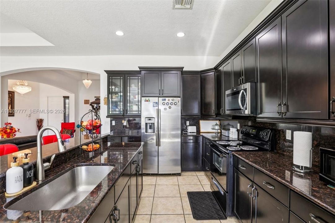 待售: $1,250,000 (4 贝兹, 3 浴室, 2723 平方英尺)