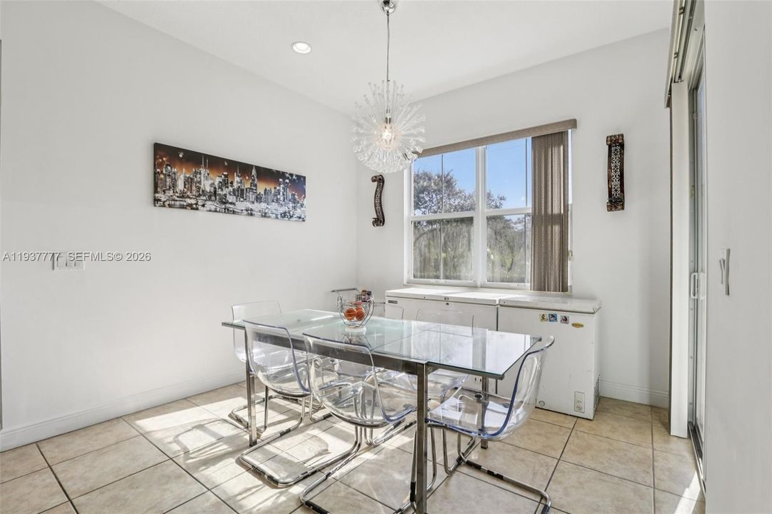 待售: $1,250,000 (4 贝兹, 3 浴室, 2723 平方英尺)