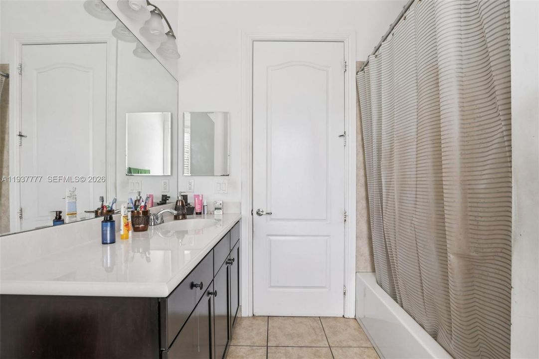 待售: $1,250,000 (4 贝兹, 3 浴室, 2723 平方英尺)