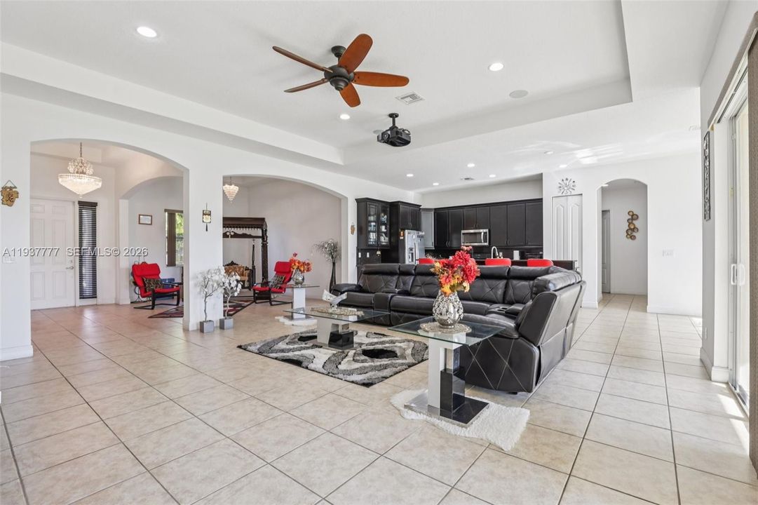 待售: $1,250,000 (4 贝兹, 3 浴室, 2723 平方英尺)