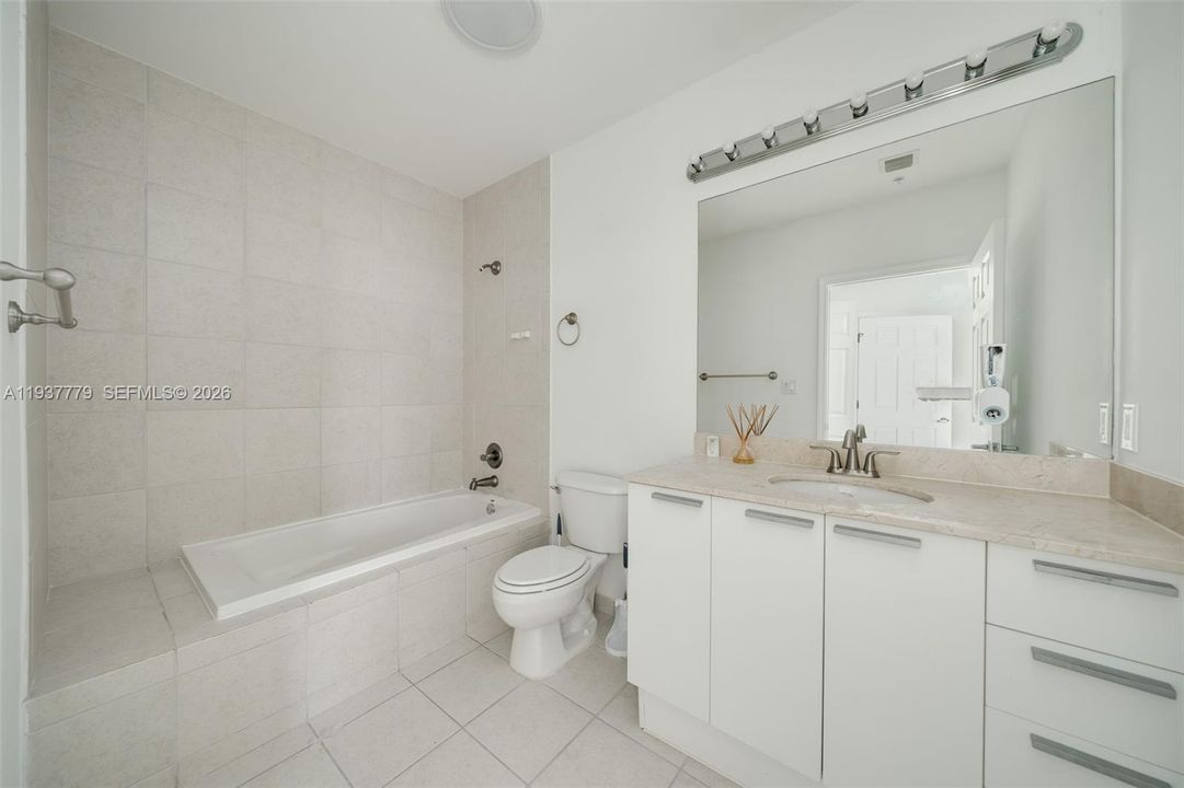 出租: $2,650 (2 贝兹, 1 浴室, 1115 平方英尺)