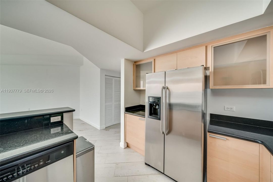 出租: $2,650 (2 贝兹, 1 浴室, 1115 平方英尺)