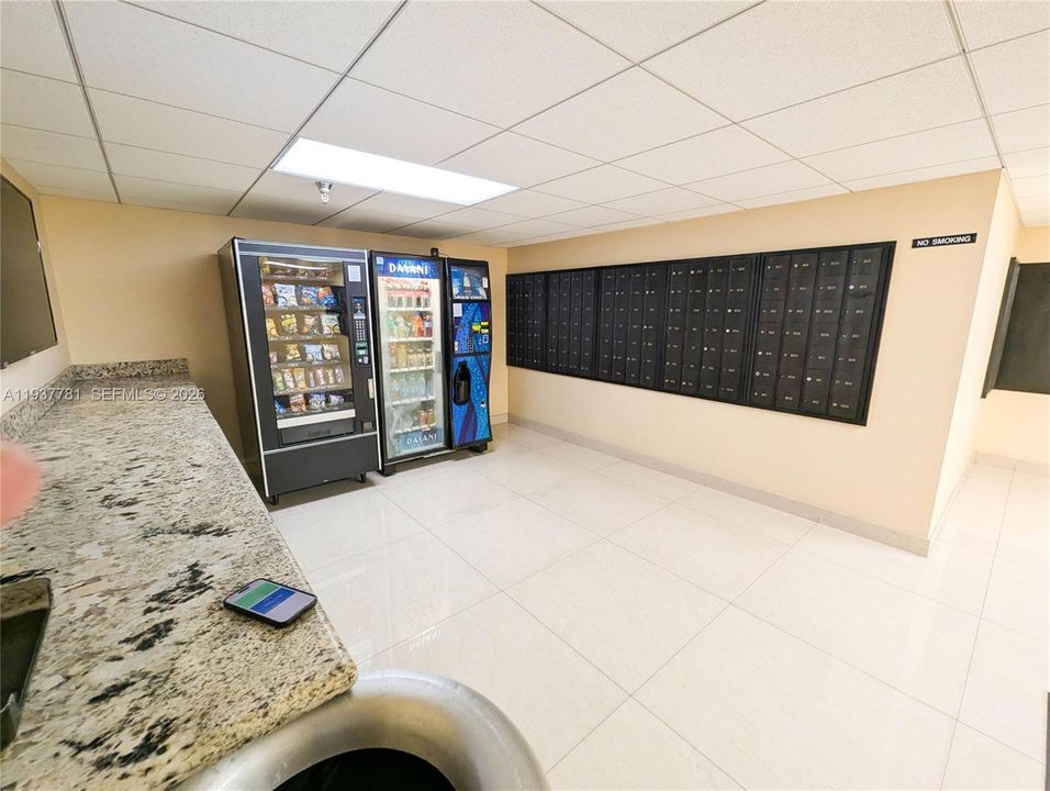 For Sale: $424,900 (2 beds, 2 baths, 1008 Square Feet)