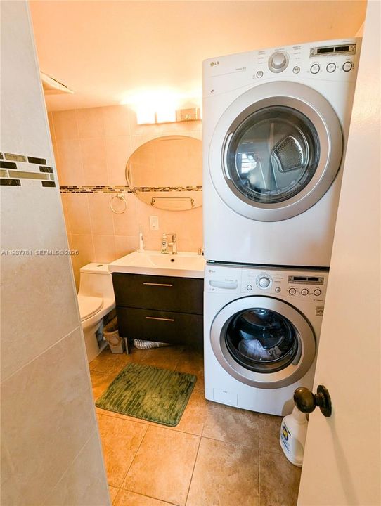 For Sale: $424,900 (2 beds, 2 baths, 1008 Square Feet)