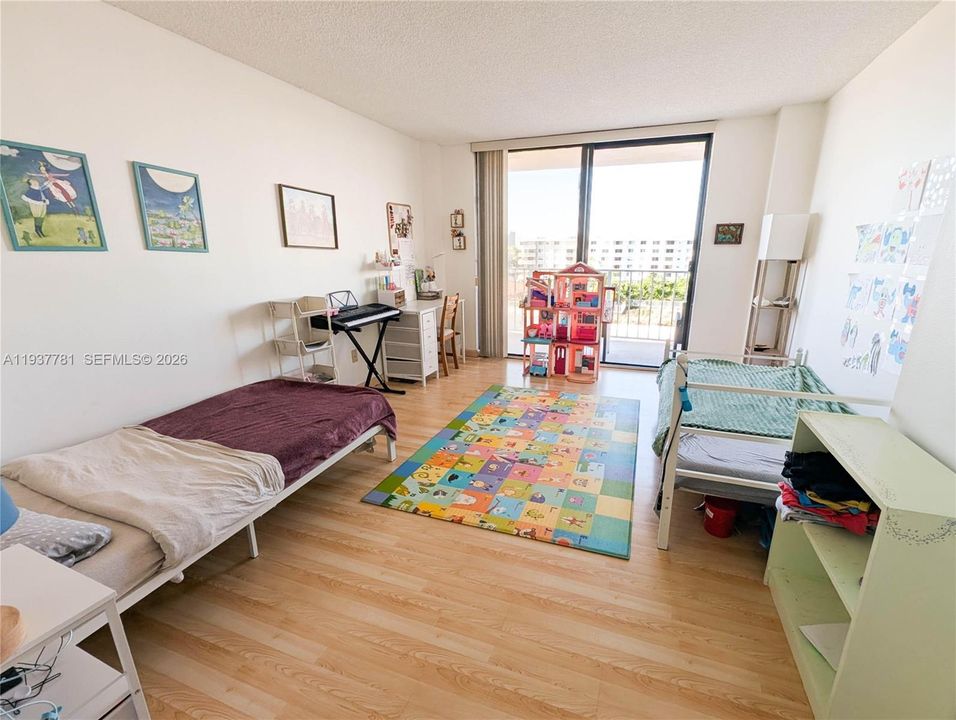 For Sale: $424,900 (2 beds, 2 baths, 1008 Square Feet)