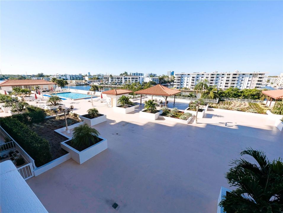 For Sale: $424,900 (2 beds, 2 baths, 1008 Square Feet)