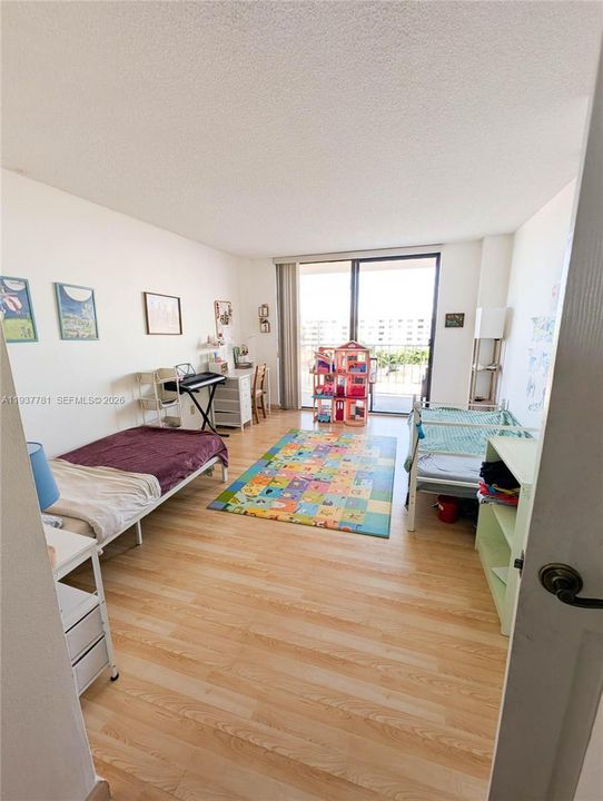 For Sale: $424,900 (2 beds, 2 baths, 1008 Square Feet)