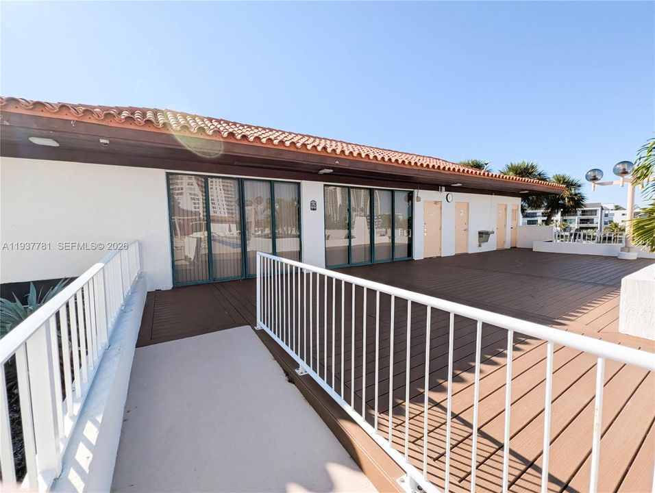 For Sale: $424,900 (2 beds, 2 baths, 1008 Square Feet)