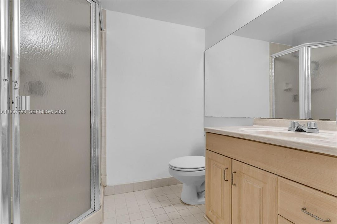 For Sale: $259,000 (2 beds, 2 baths, 936 Square Feet)