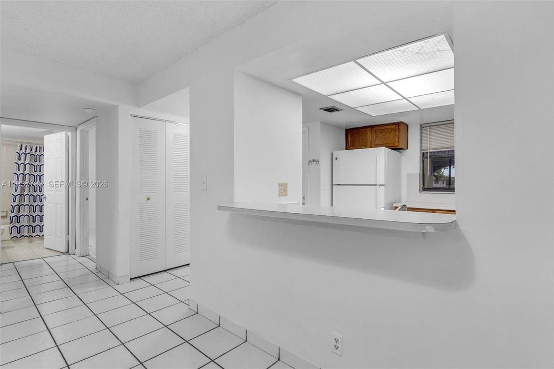 For Sale: $259,000 (2 beds, 2 baths, 936 Square Feet)