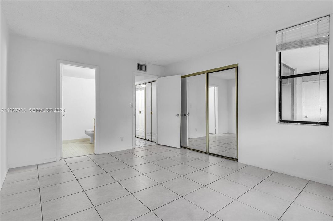 For Sale: $259,000 (2 beds, 2 baths, 936 Square Feet)