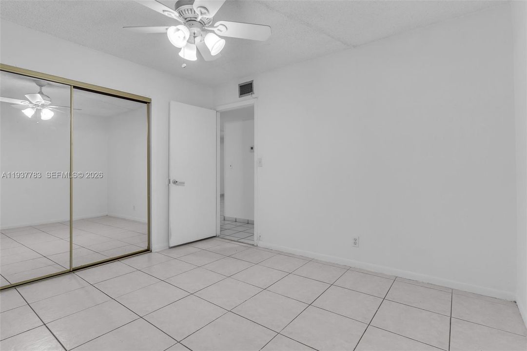 For Sale: $259,000 (2 beds, 2 baths, 936 Square Feet)