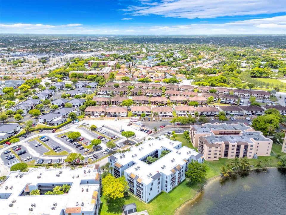 For Sale: $259,000 (2 beds, 2 baths, 936 Square Feet)