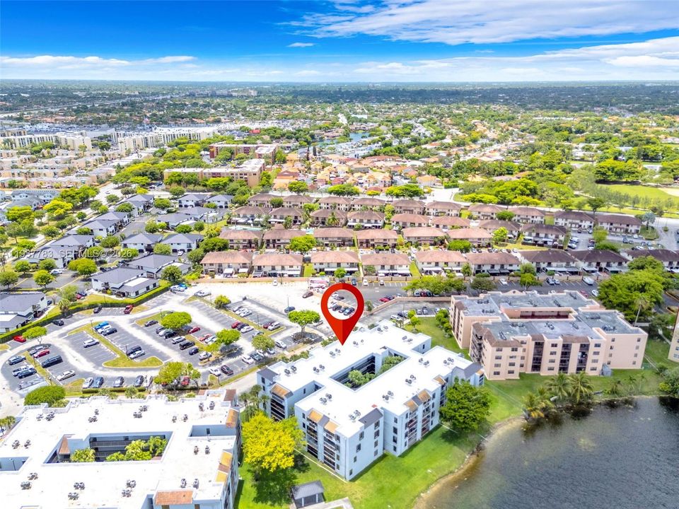 For Sale: $259,000 (2 beds, 2 baths, 936 Square Feet)