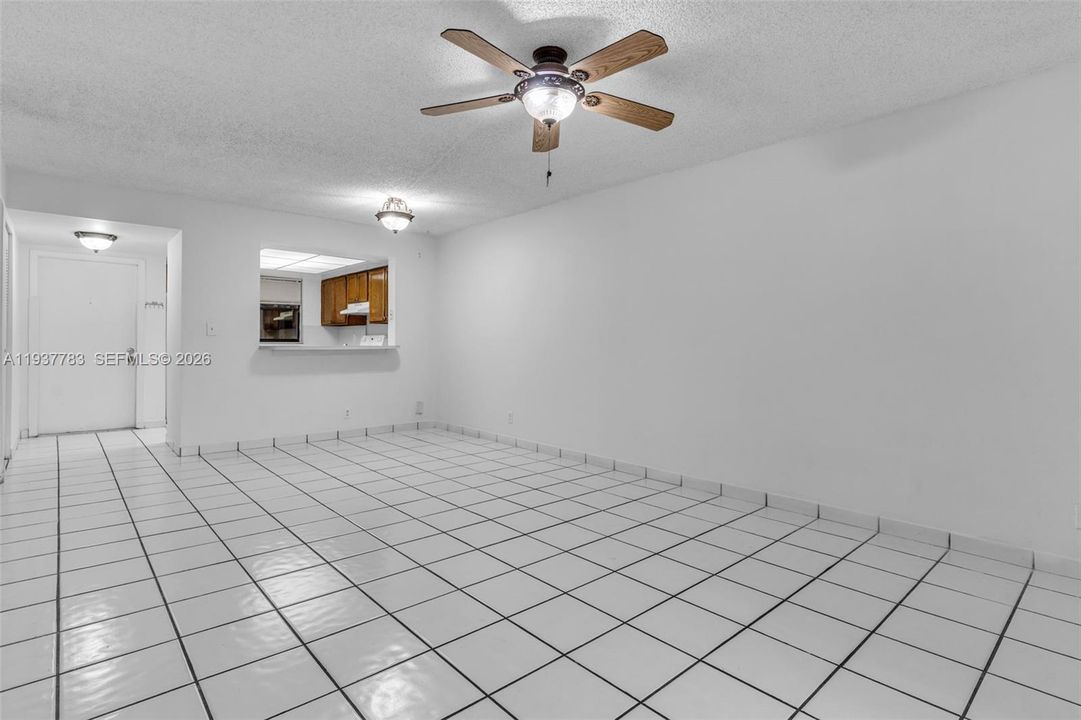 For Sale: $259,000 (2 beds, 2 baths, 936 Square Feet)