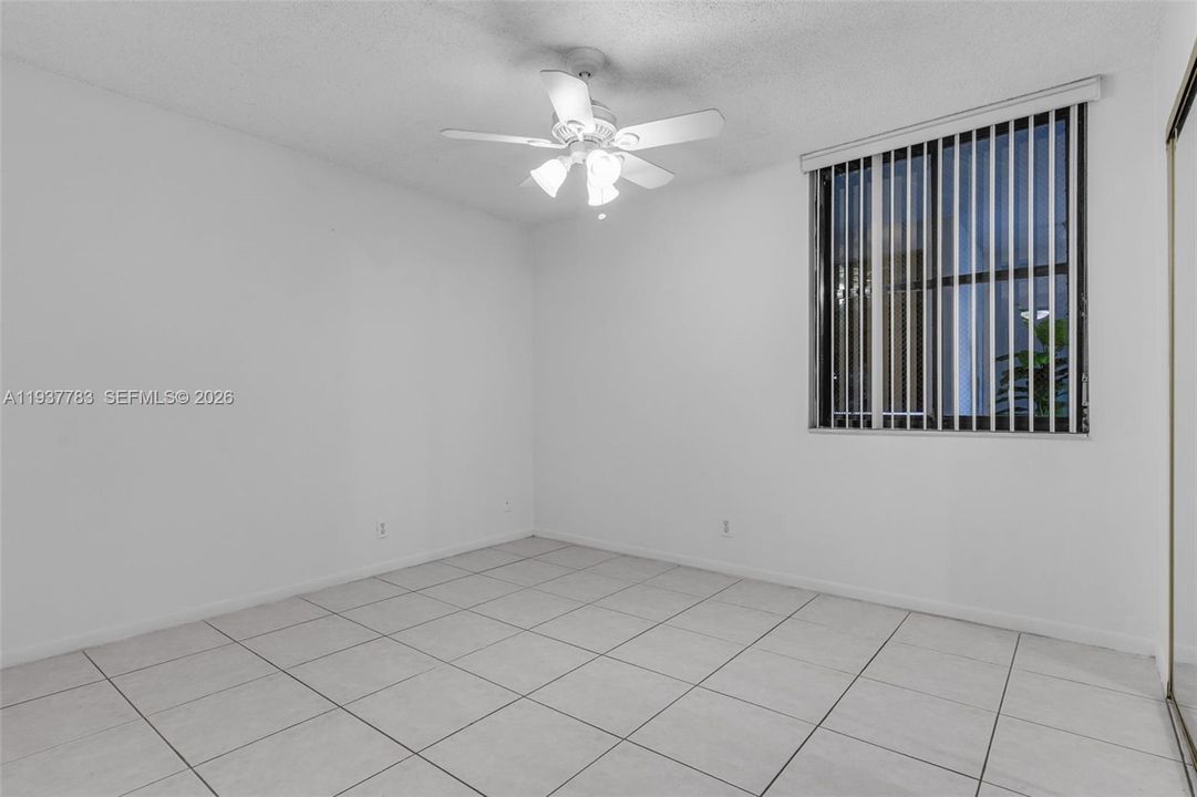 For Sale: $259,000 (2 beds, 2 baths, 936 Square Feet)