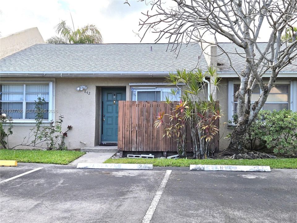 For Rent: $2,150 (2 beds, 2 baths, 1099 Square Feet)