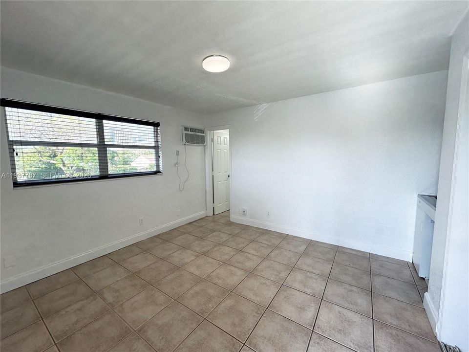 For Rent: $1,400 (0 beds, 1 baths, 248 Square Feet)