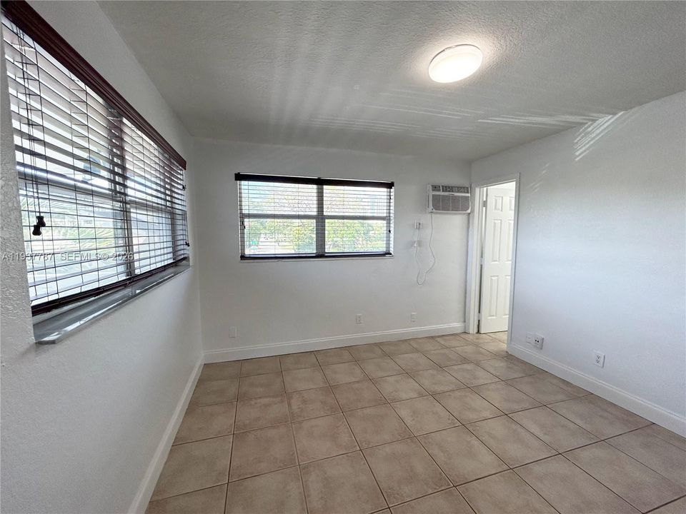 For Rent: $1,400 (0 beds, 1 baths, 248 Square Feet)