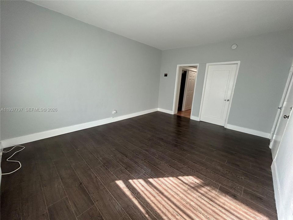 For Rent: $1,650 (0 beds, 1 baths, 420 Square Feet)