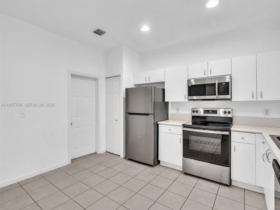 En Renta: $2,950 (2 camas, 2 baños, 1155 Pies cuadrados)