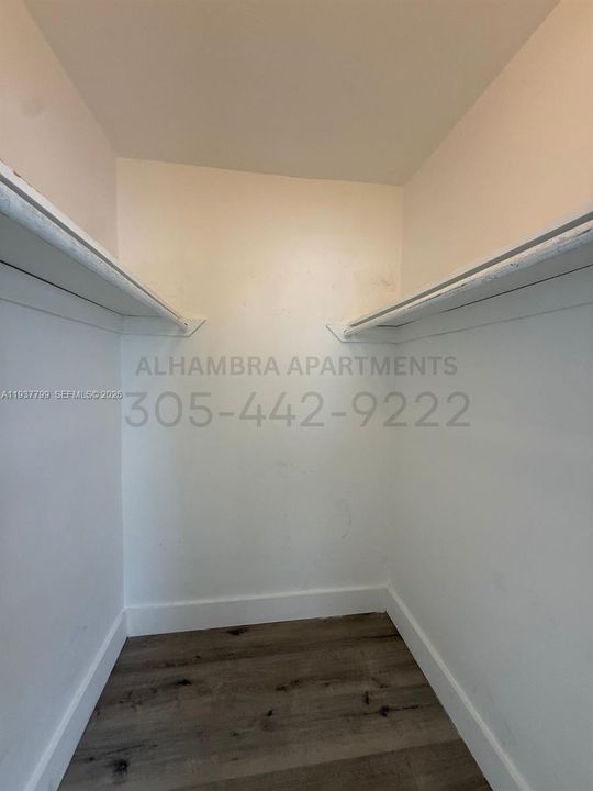 出租: $2,350 (2 贝兹, 1 浴室, 900 平方英尺)