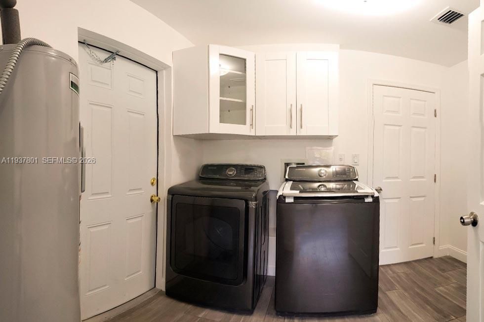 出租: $7,300 (4 贝兹, 3 浴室, 2127 平方英尺)