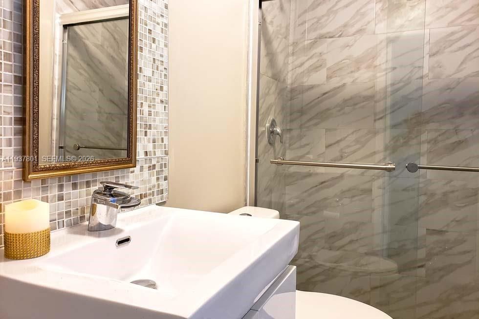 出租: $7,300 (4 贝兹, 3 浴室, 2127 平方英尺)