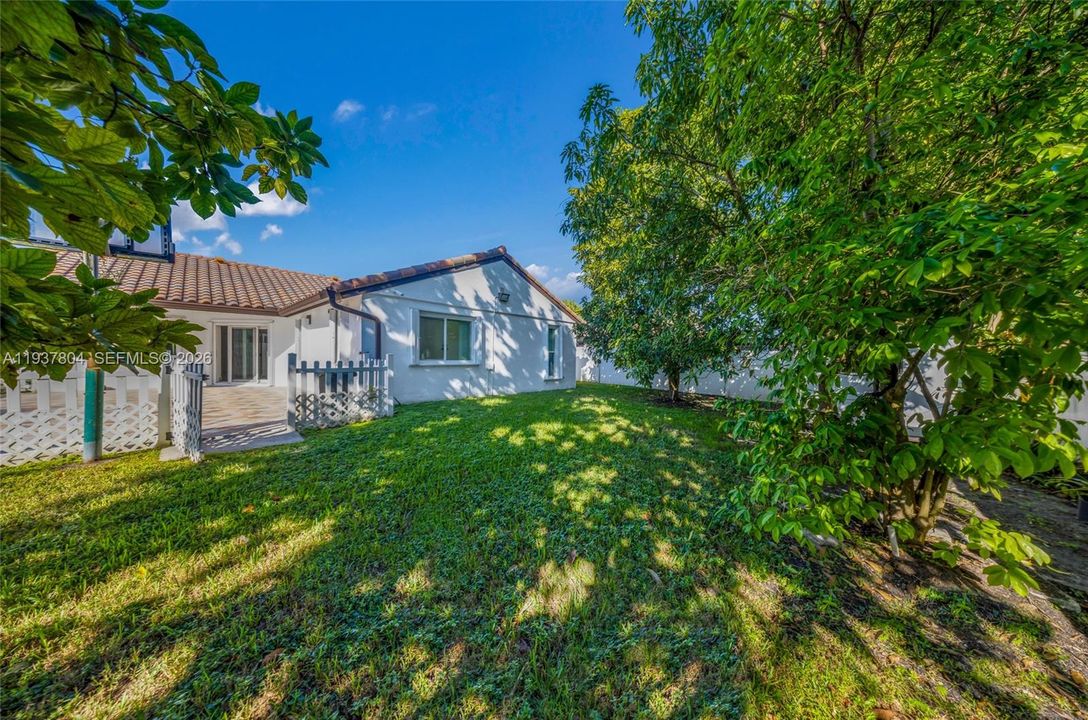 For Rent: $4,200 (3 beds, 2 baths, 1580 Square Feet)