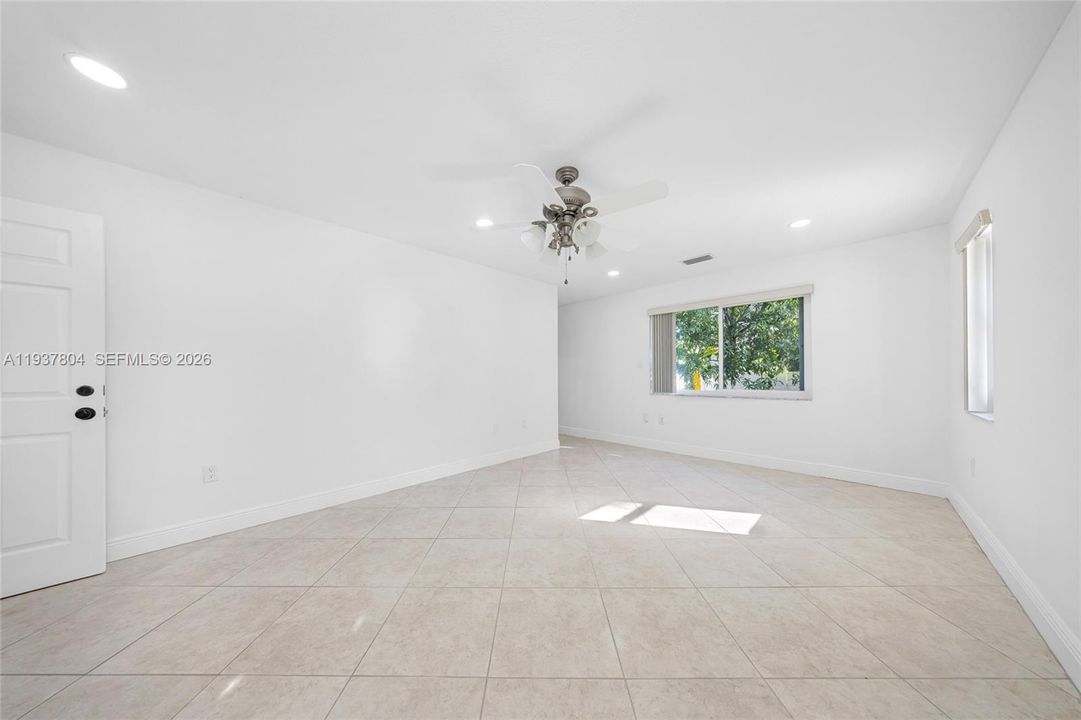 For Rent: $4,200 (3 beds, 2 baths, 1580 Square Feet)