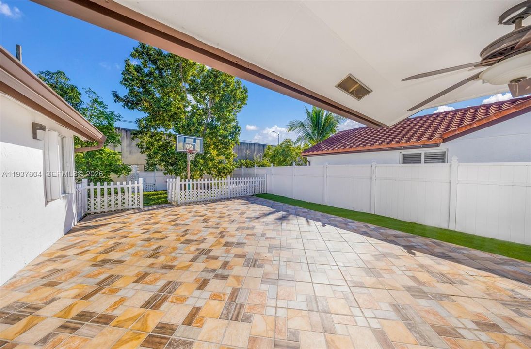 For Rent: $4,200 (3 beds, 2 baths, 1580 Square Feet)