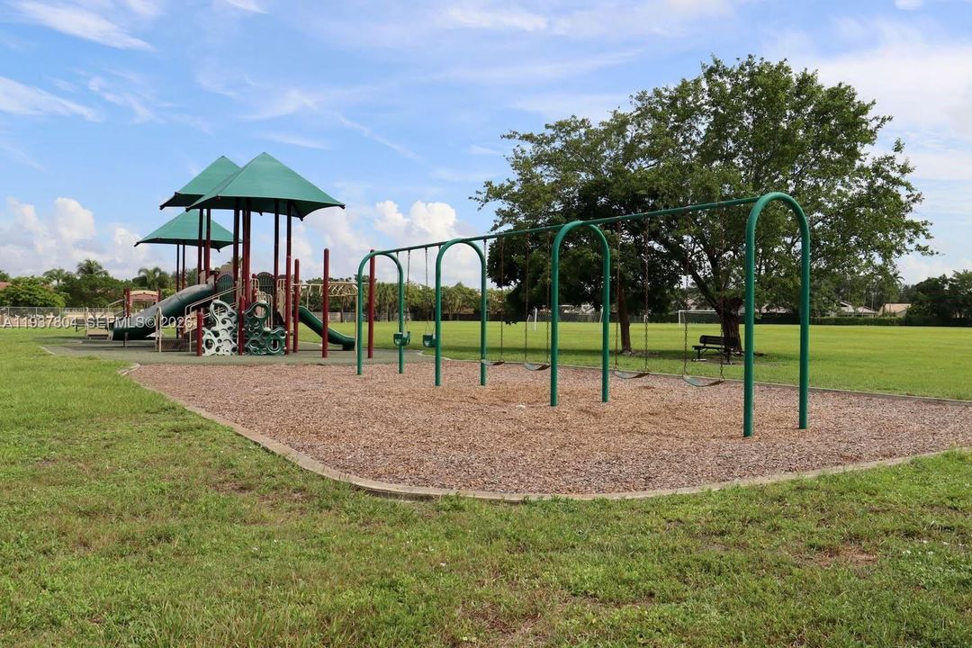 For Rent: $4,200 (3 beds, 2 baths, 1580 Square Feet)