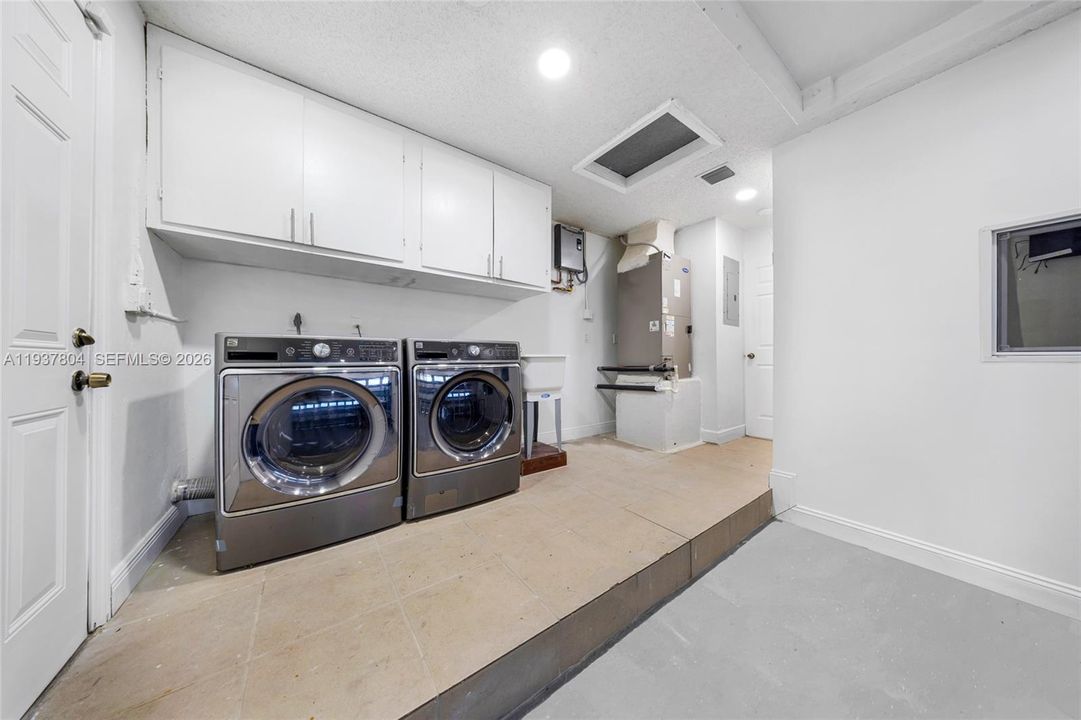 For Rent: $4,200 (3 beds, 2 baths, 1580 Square Feet)