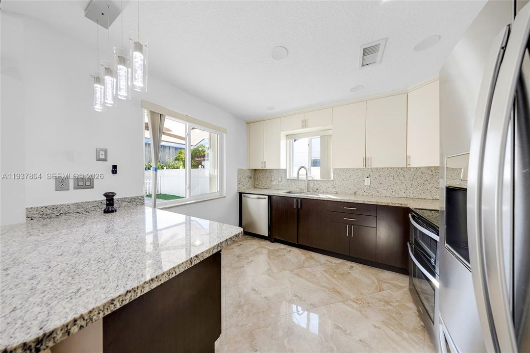 For Rent: $4,200 (3 beds, 2 baths, 1580 Square Feet)