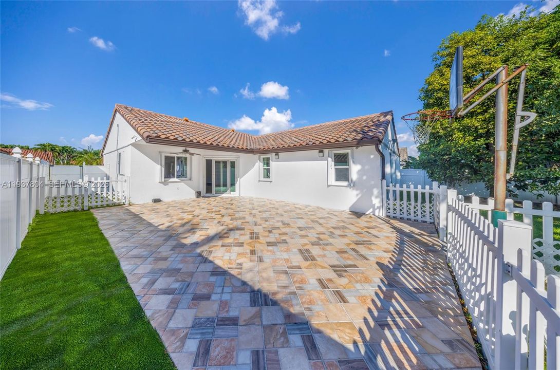 For Rent: $4,200 (3 beds, 2 baths, 1580 Square Feet)