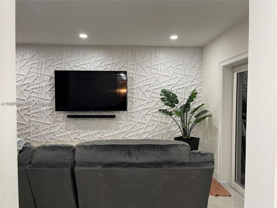 En Venta: $749,000 (3 camas, 2 baños, 1744 Pies cuadrados)